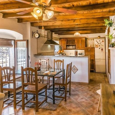 Pet Friendly Home In Hornachuelos With Kitchen Exterior foto
