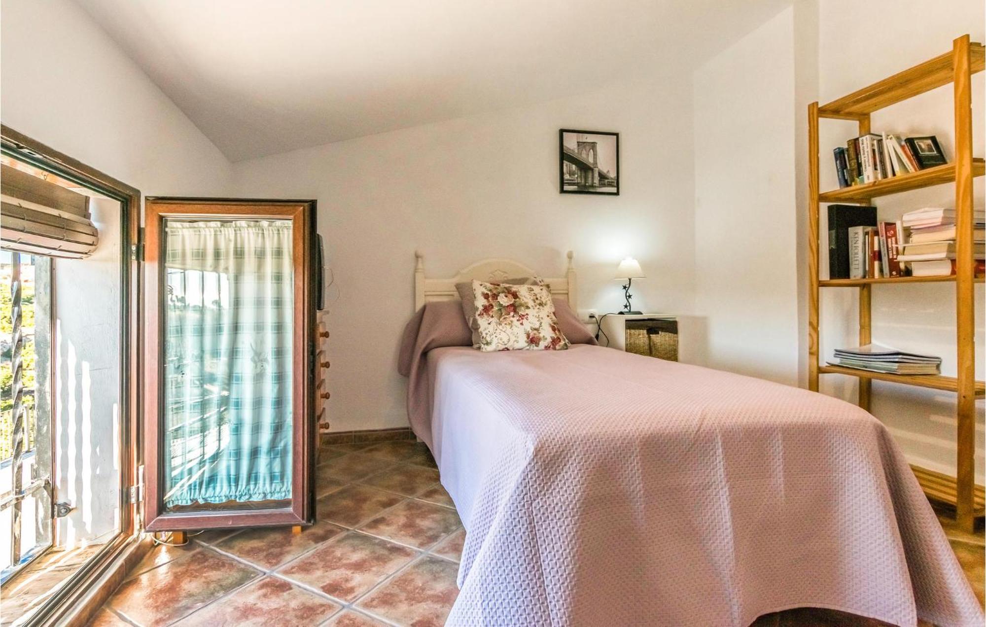 Pet Friendly Home In Hornachuelos With Kitchen Exterior foto